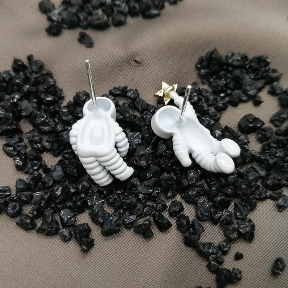 Astronaut Star Earrings - Picture 3 of 8
